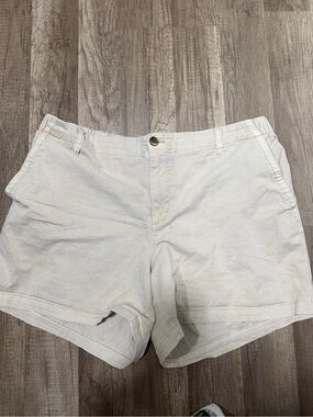 Old Navy Cream Elastic-Waist Casual Shorts